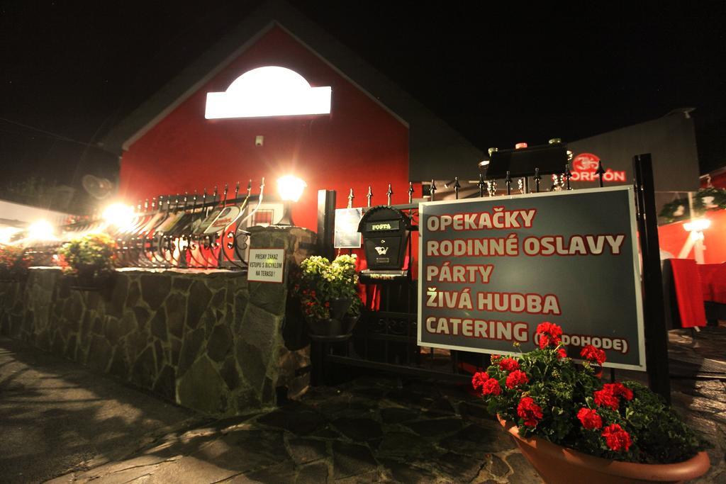 Penzion Skorpion Szenc Kültér fotó